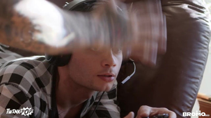 Twink pop studio: Twinkpop  - Lil gamer twink gets pounded by hunk top