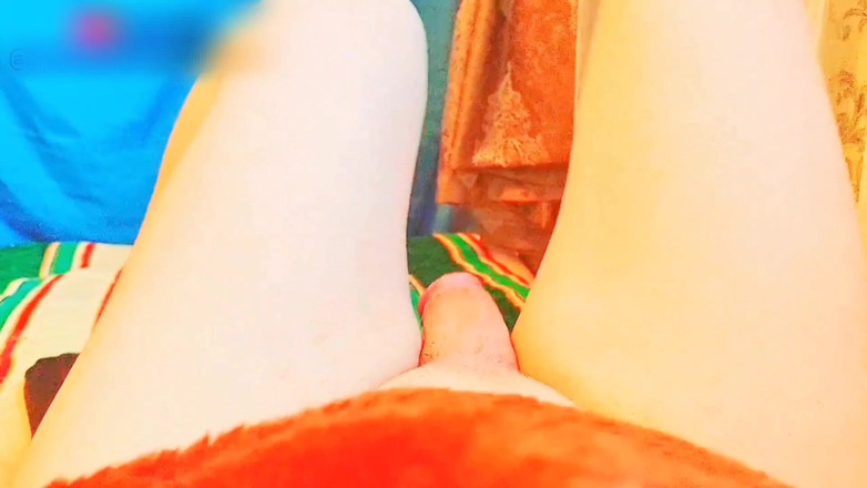 Kitty_Cross: Wunderschöner femboy trägt hauchdünnes lächeln