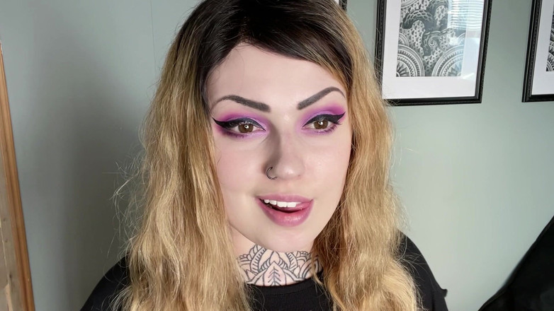 Miss Valentina: パンツを引くと勃起する