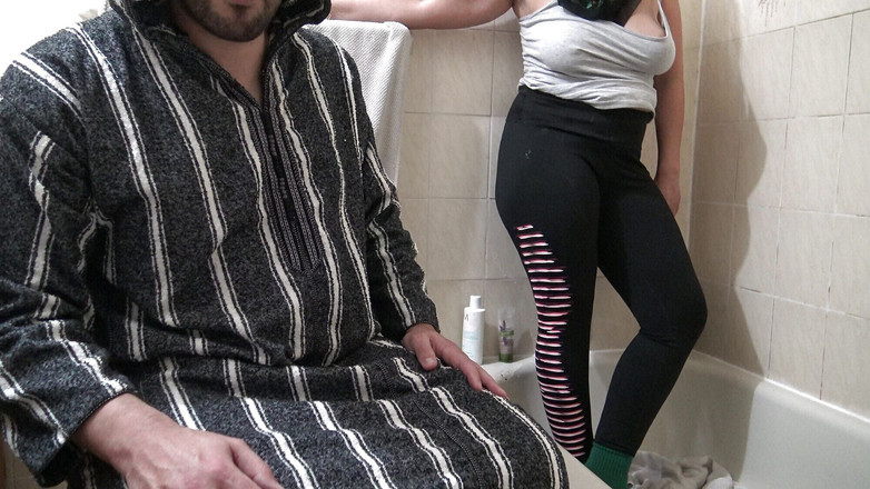 Souzan Halabi: Une Britannique à la chatte puante trompe son mari musulman