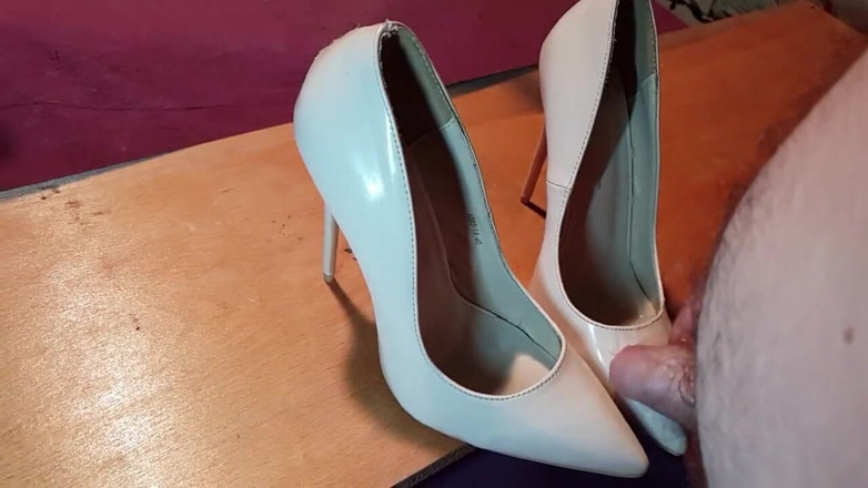 Milosbroz: Nude heels my gir