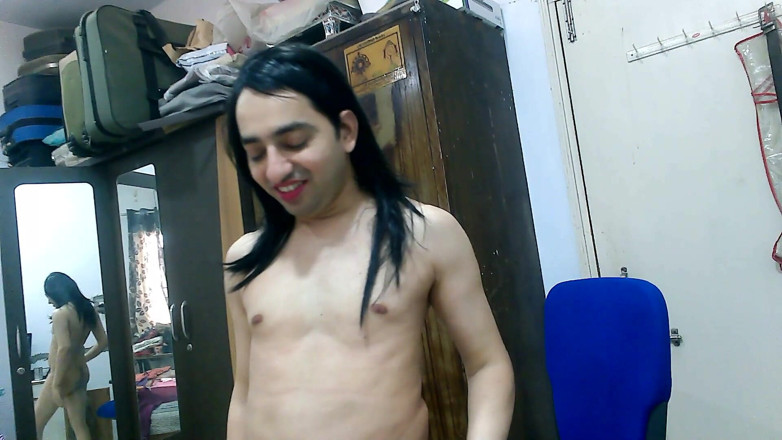 Cute & Nude Crossdresser: Calda sissy travestito femboy Sweet Lecca-lecca prova un bikini a...