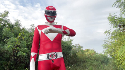 SinglePlayerBKK: Power Ranger Honí venku.