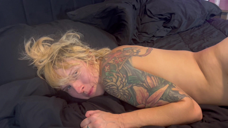 Cutikatxoxo: MILF fuskar gamer pojkvän med BBC blir creampied