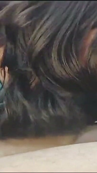 Orta yaşlı seksi kadının dokunuşu