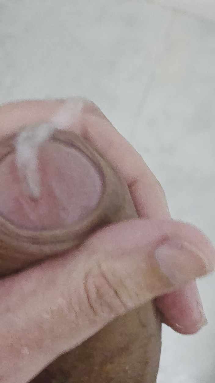 Lkdick8: 我在健身房淋浴时撸管