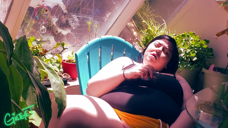 Gidget X: Fumée sexy lente et éjaculation au soleil