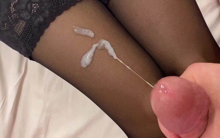Fuck my hotwife: Kompilasi crot sperma amatir di memek, kaki pakai stoking ketat,...