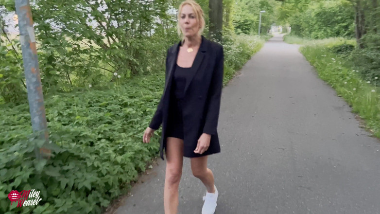 Miley Weasel: Blond slampa! en Quickie precis vid vägen!