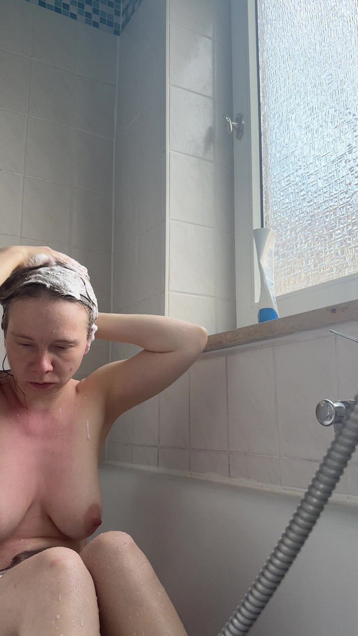 SweetLucy96: In Die Wanne Gepinkelt