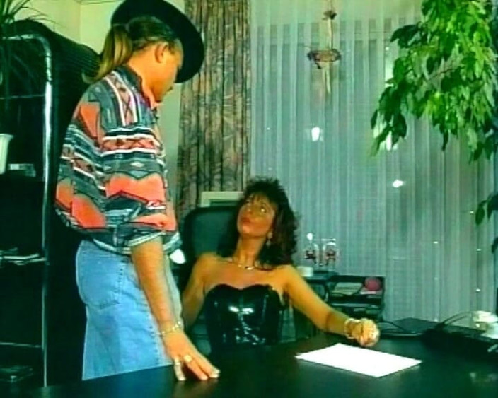 Hardcore German Club: Deutsches schätzchen wurde von ihrem chef penetriert