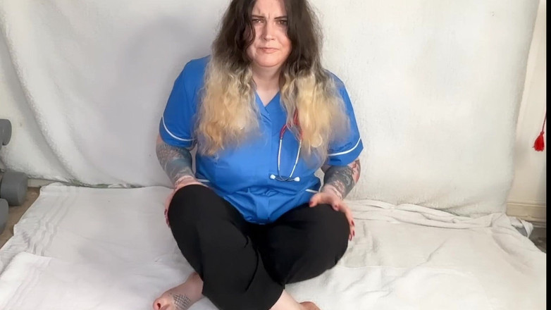 MissFFW: Çaresiz hemşire kadın her yere işiyor