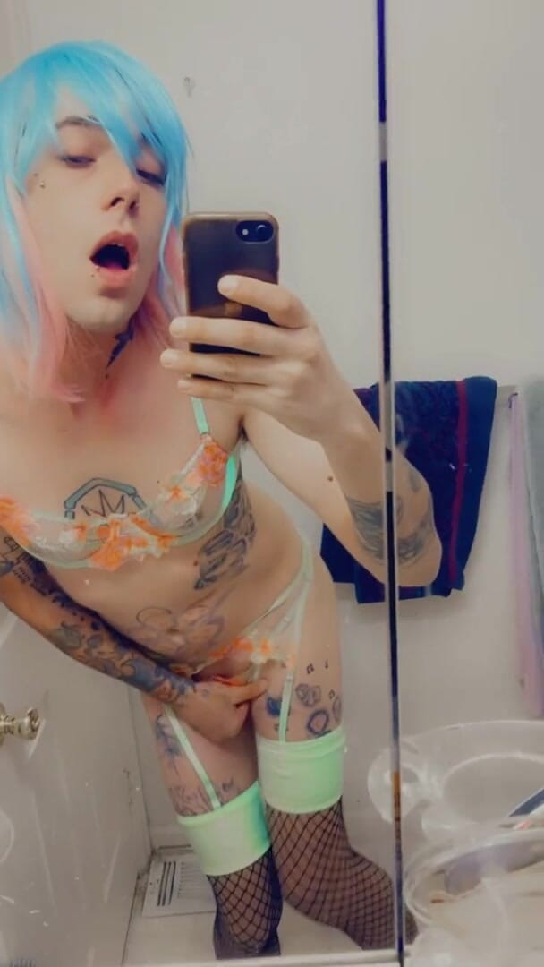 CarmenMelatonin: Cosplay bikini babe