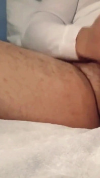 Da mein schwanz steinhart ist, kann ich nicht helfen, meine dicke ladung freizugeben