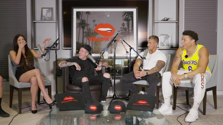 Pillow Talk: Inseguimento avendo s*x davanti a Nathan !!