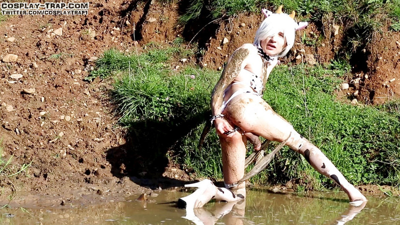 RosalinaxGirl: Špinavá kráva v bahně