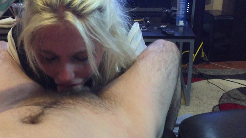 slavebc: Поклоняючись його яйцям і члену в дупу!