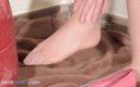 Foot Fetish HD: Christelle trekt haar schoenen uit en toont mooie voeten