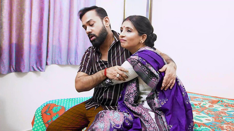 Xtramood: Una historia de un bhabi sexy y un chico cachondo,...