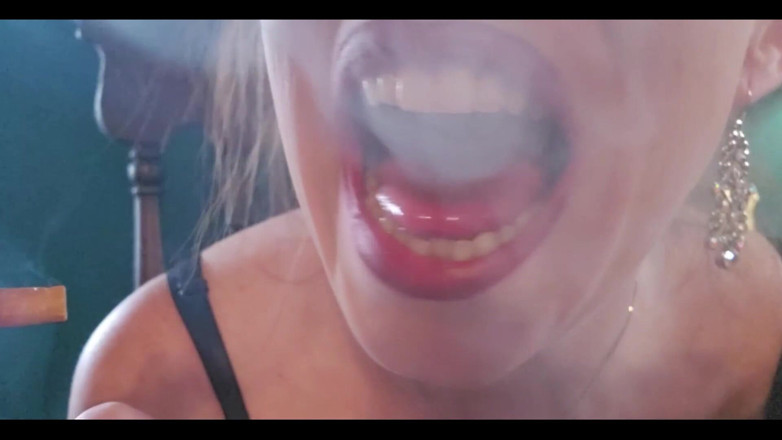 MistressThrope: Până de aproape și personal cu gura mea, dinți, și un Smokey...