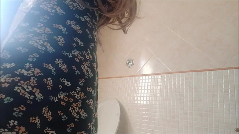 savannahamatoriale: Vamos minha linda madrasta no banheiro