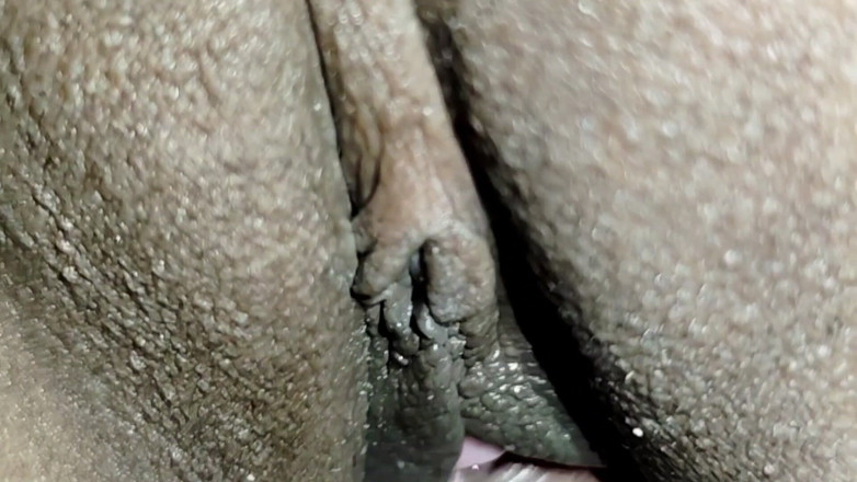 Varma gi: Videoclipuri romantice din satul sexual din spate