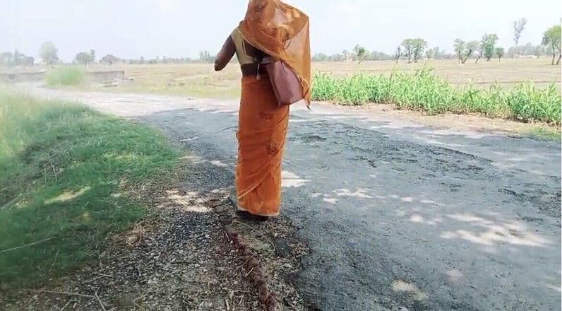 Bk Vlogs: Village Bhabhi Ourdoor Sex Video in India