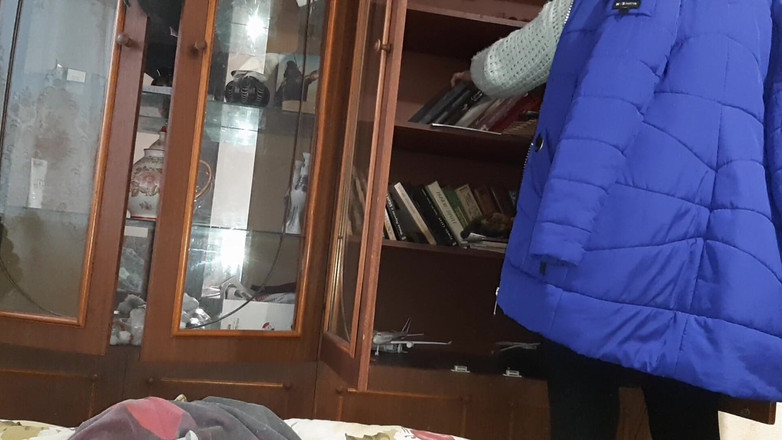 Lesbian-illusion: Jiran Sedang Mencari Buku Dan Saya Melancap