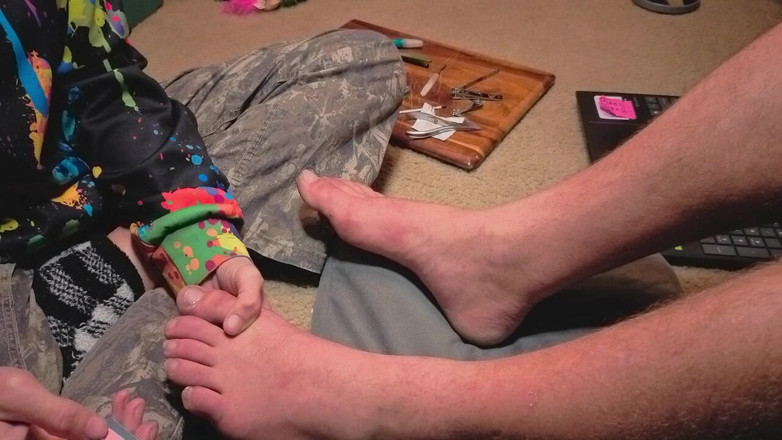 Master and Mischief: Melodia daje swojem mistrzowi pedicure