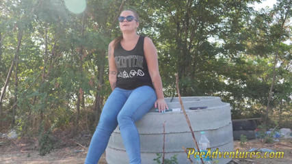 Pee Adventures: Mijando em seus jeans enquanto exercita ao ar livre