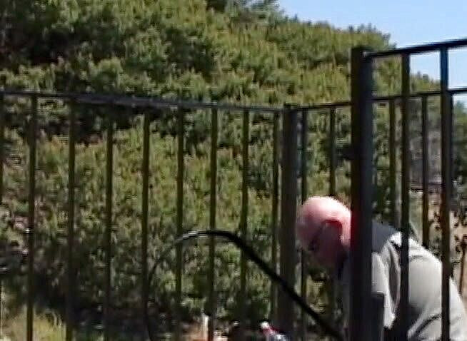 Teens Get it Hard: Teen tvrdý sex v sexy venkovní trojce