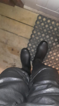 Rubberboots and Leatherpants on Ice