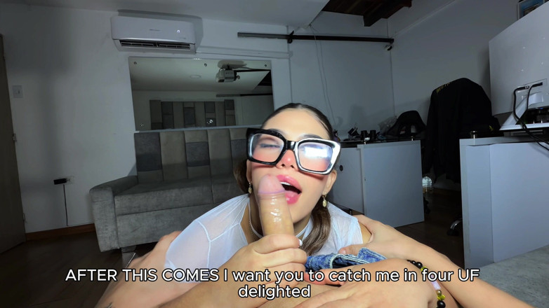 MonikCoper: 사무실에서 상사를 기쁘게 한 후 인생에서 최고의 위치를 얻었습니다.