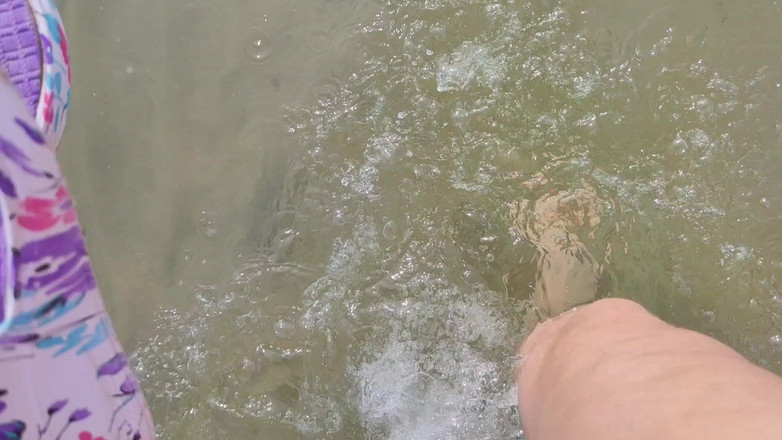 Putarankahotmilf: Nice Feet on the Beach