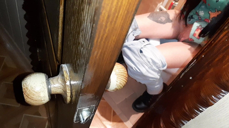 Lesbian-illusion: Bir yabancıyı umumi tuvalette tuvalette mastürbasyon yaparken yakaladım ve aynı...