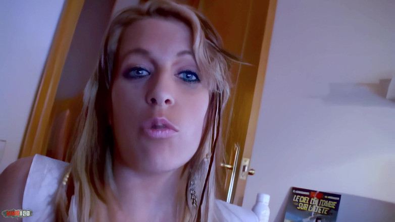 MMM100: Tigra : petite interview rapide en français avec la belle MILF...