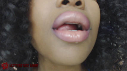 Insomnia Domina: Đôi môi mê hoặc, mật hoa ngọt ngào