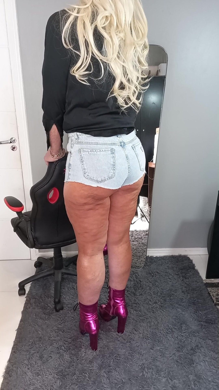 Sexy ass CDzinhafx: Můj zadek nosí nové krátké