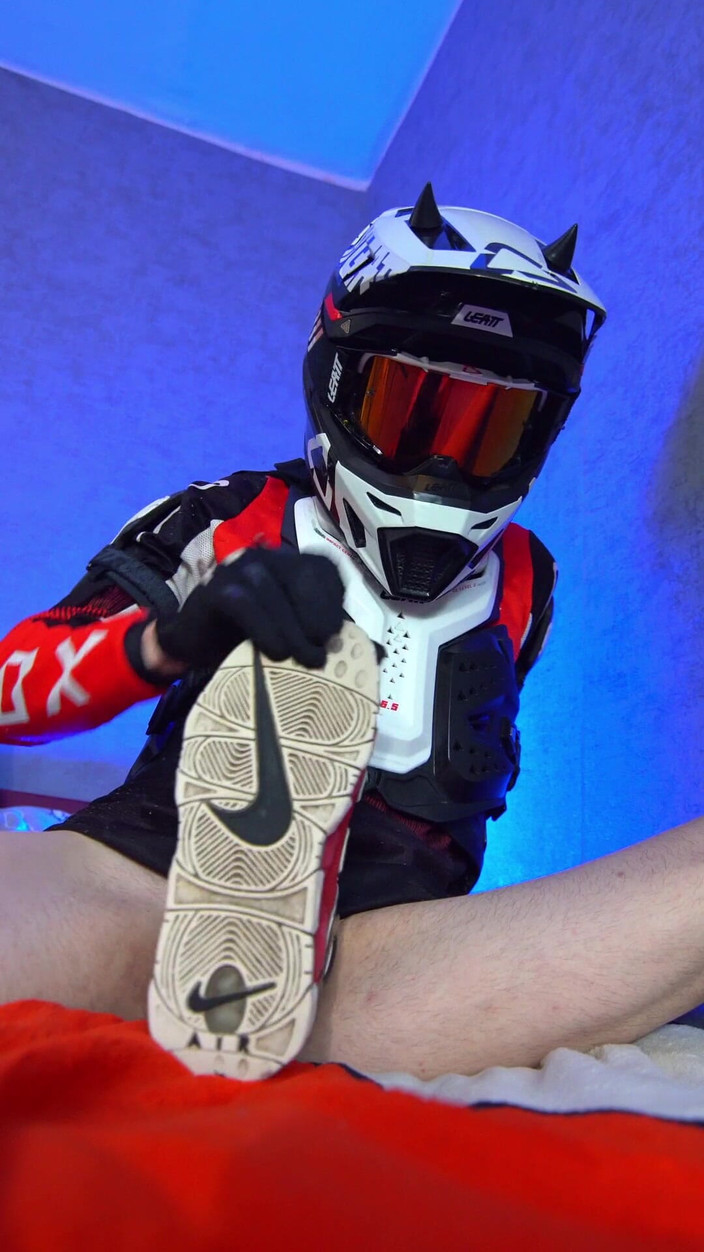 Sneakersmax98: Nike uptempo spor ayakkabıyla sadece rahatlıyor ve sikişiyor