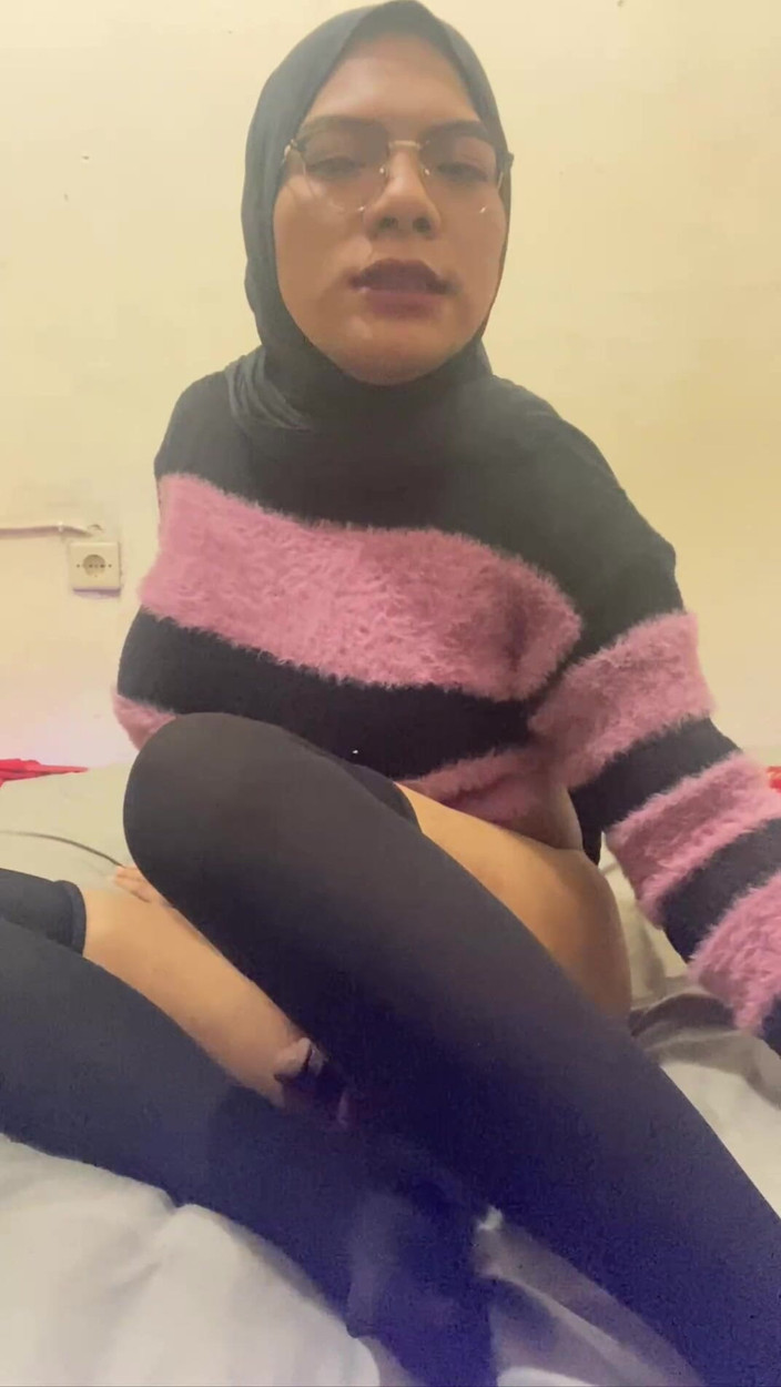 Nabillachels: ワリア夫人は奴隷とオンラインBDSMシーンをしています