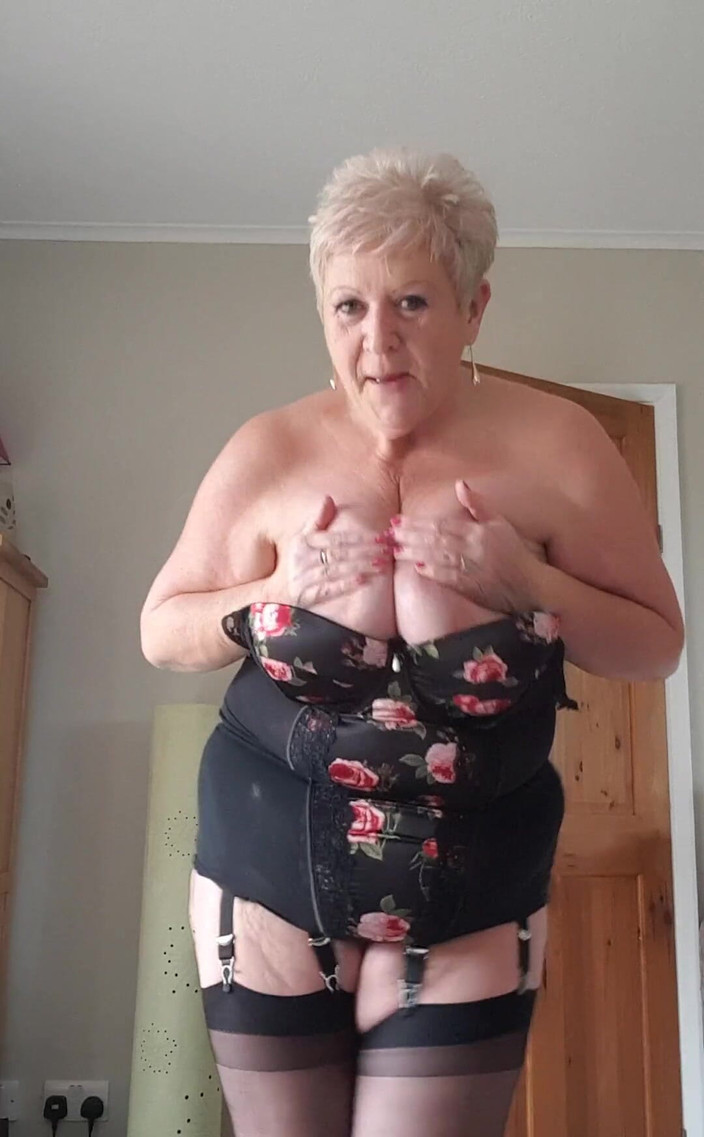 Uk Joolz: Morgen jungs! Noch ein frecher tanz für sie heute morgen.