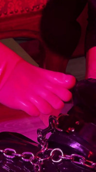 Gummi &Ava Fetishart Ge Perv en Latex Footjob Del 1
