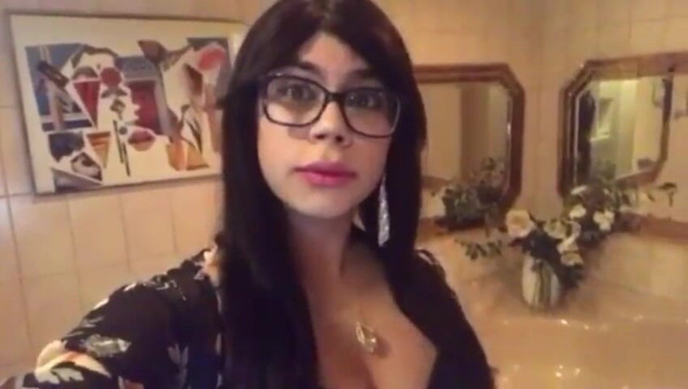 Tgirl Yaritza Vega: Dark hair style