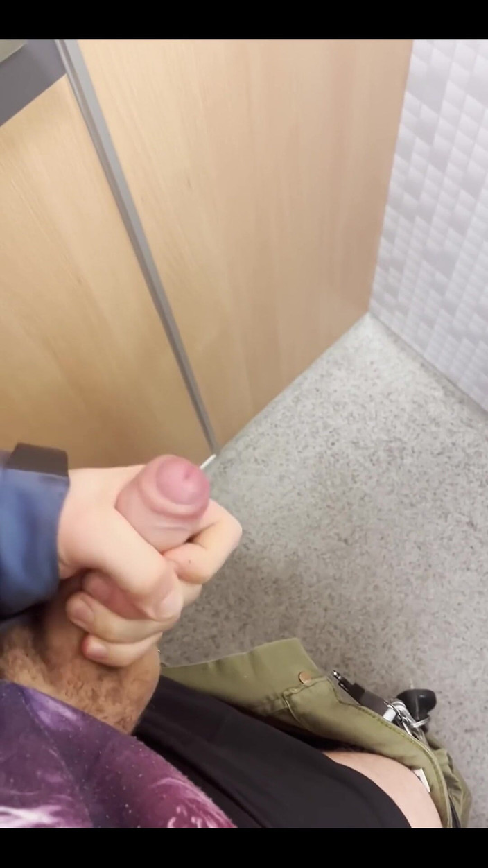 Caruso Rainbow: Rehat cepat di tandas kereta api