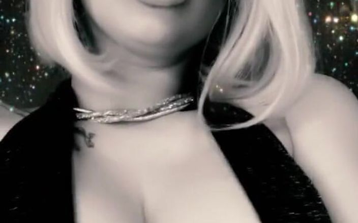 Goddess Misha Goldy: Богиня с большими сиськами