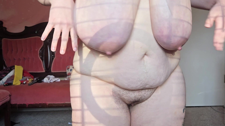 Mushroombitchx: Yağlanmış vücut ve tayt azdırıyor