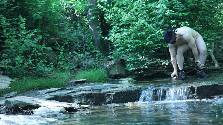 barenakedboy: Wyginanie się nad wodospadem, próba skradania się trochę prywatnej chwili ...
