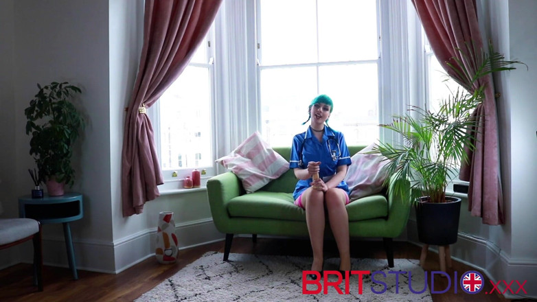 Brit Studio: Student nurse tells you how to wank for her