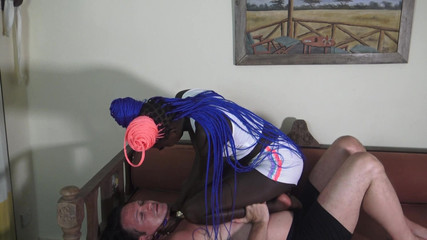 Femdom Austria: Murzynka księżniczka ręczne kneblowanie!