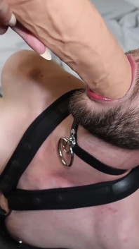 Sodomizzazione francese - doppia penetrazione, dildo xxl e pugno anale per Maxime Horns